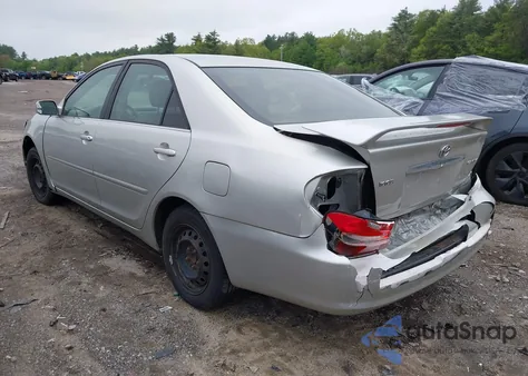 2004 Toyota Camry Le z USA, uszkodzony, nr VIN JTDBE32KX40270367